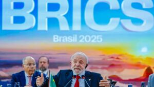 Lula participa de sessão plenária 