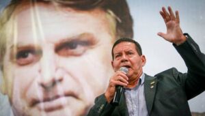 Hamilton Mourão defendeu Jair Bolsonaro, mas criticou a interferência norte-americana no Brasil 