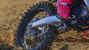 Pirelli estreia pneu Scorpion MX32 MID SOFT no brasileiro de Motocross 2025 em Brumadinho