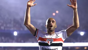 Lucas Moura se diz feliz e aliviado após artroscopia: 'Joelhão tá zero bala'