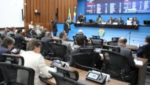 Os projetos encaminhados pelo Poder Executivo são analisados em plenário, após parecer da CCJR 
