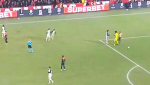 Momento aconteceu durante a partida