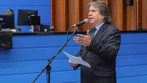 Deputado Caravina pede reforma urgente de escola estadual em Inocência; prédio enfrenta sérios problemas estruturais.