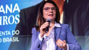 Ana Toni afirma que COP30 será chance do Brasil mostrar soluções escaláveis para crise climática e liderar agenda de implementação global.