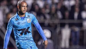 Mayke destaca confiança no elenco do Santos para surpreender o Cruzeiro no Mineirão pelo Brasileirão.