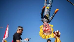 Protestos contra o tarifaço dos EUA e a sanção ao ministro Alexandre de Moraes ocorreram em 11 cidades do Brasil, com pautas como a defesa da soberania nacional e direitos trabalhistas.