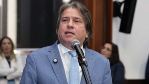 Deputado Pedro Caravina propõe pagamento de horas extras e reajuste de gratificação a policiais civis em regime de plantão.