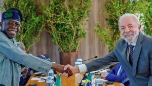 Lula e Bola Tinubu assinam acordos de parceria entre Brasil e Nigéria, com foco no livre comércio, segurança e desenvolvimento global.