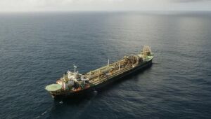 Vista da plataforma P-32 que será descomissionada pela Ecovix e Gerdau 