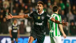 Chris Ramos marcou dois gols na estreia e foi apresentado oficialmente pelo Botafogo nesta terça-feira, no Nilton Santos