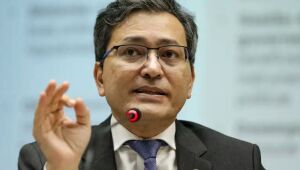 Robinson Barreirinhas, secretário da Receita Federal, durante coletiva sobre a Operação Carbono Oculto, destacando a necessidade de regulamentação das fintechs