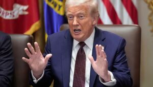 Trump voltou a acusar democratas de pressionarem por paralisação do governo e pediu união republicana