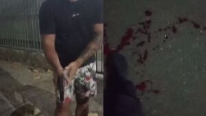 Policial penal aponta a arma para o pé do entregador Valério Souza; ao lado, a vítima mostra o pé ensanguentado 