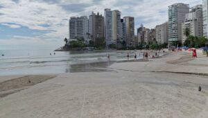 Assalto ocorreu na Praia das Asturias, em Guarujá, no litoral de São Paulo  