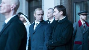 Jude Law vive Vladimir Putin em The Wizard of the Kremlin, filme que concorre ao Leão de Ouro em Veneza.