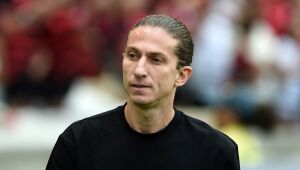 Filipe Luís destaca superioridade do Flamengo mesmo após empate com o Grêmio.