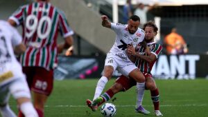 SP - BRASILEIRO A 2025, SANTOS X FLUMINENSE - ESPORTES - SP - SANTOS - 31/08/2025 - BRASILEIRO A 2025, SANTOS X FLUMINENSE - Guilherme jogador do Santos durante partida contra o Fluminense no estádio Vila Belmiro pelo campeonato Brasileiro A 2025. 31/08