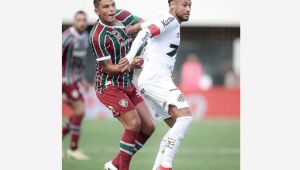 Thiago Silva e Neymar admitem rivalidade sadia dentro de campo.