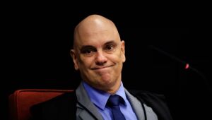 Alexandre de Moraes, ministro do STF, foi alvo de sanção dos EUA com base na Lei Magnitsky, medida considerada injusta por 49% dos brasileiros, segundo pesquisa.