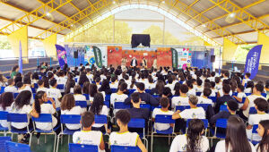 Jovens participam de oficinas criativas e espetáculo teatral na Maratona de Inovação em Dourados.