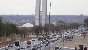 Maioria da população defende freio no pagamento de supersalários no serviço público e é favorável à estabilidade dos servidores, mas também cobra uma avaliação por desempenho e maior diversidade nos quadros que prestam serviços para a população.