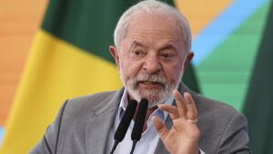 Lula reage a tarifa dos EUA e articula resposta com líderes do Brics
