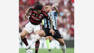 Flamengo e Grêmio ficam no empate no Maracanã.