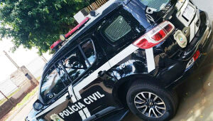 Polícia Civil prendeu os três envolvidos após vítima relatar tortura e mutilação em área de matagal