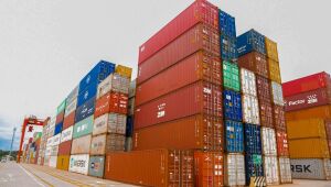 Brasil tem superávit de US$ 6,1 bilhões na balança comercial em agosto.