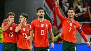 Cristiano Ronaldo comemora gol marcado por Portugal em vitória sobre a Hungria.