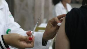 Estudo mostra que vacinar gestantes contra a covid-19 reduz riscos de parto prematuro, morte fetal e complicações