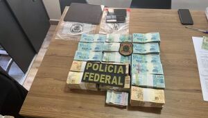 Polícia Federal apreendeu dinheiro, veículos de luxo e chaves de criptoativos durante a Operação Sibila