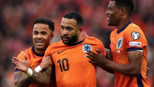 Depay deu assistência no empate da Holanda contra a Polônia e mostrou estar recuperado para ajudar o Corinthians.