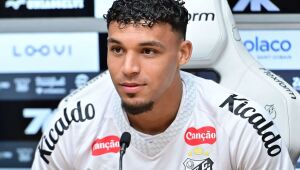 Vitor Hugo foi apresentado pelo Santos e revelou que mensagem de Neymar foi decisiva em sua escolha.