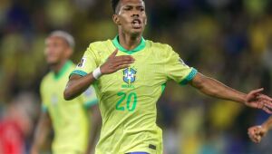 Estêvão marcou contra o Chile e se tornou o 2º mais jovem a balançar as redes pelo Brasil em jogos oficiais.