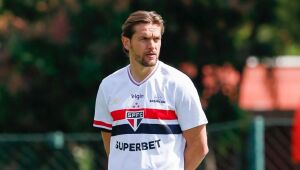 Rafael Tolói é apresentado no São Paulo e reforça o setor defensivo na disputa de Brasileirão e Libertadores