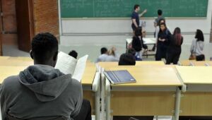 Brasil tem a maior média de alunos por professor no ensino superior privado entre países analisados pela OCDE