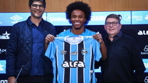 Aos 37 anos, Willian é apresentado no Grêmio e vê retorno ao Brasil como oportunidade de reconstrução