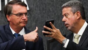 Arthur Lira recebeu autorização de Alexandre de Moraes para visitar Jair Bolsonaro em prisão domiciliar