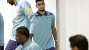 Andreas Pereira voltou da Bolívia em avião fretado pelo Corinthians e já treinou no Palmeiras