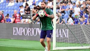 Gianluigi Donnarumma pode estrear no clássico contra o United