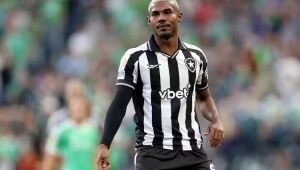 Cuiabano, ex-Botafogo, foi anunciado pelo Nottingham Forest como novo reforço para a temporada