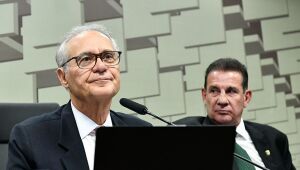 Renan Calheiros promete acelerar votação da isenção de IR para salários até R$ 5 mil no Senado