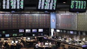 Bolsas europeias operaram em alta nesta segunda, com investidores atentos ao BCE e à situação na França