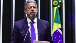 Arthur Lira afirma que projeto da nova faixa de isenção do IR será votado em outubro e está dentro do prazo legal.