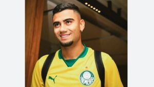 Andreas Pereira é apresentado no Palmeiras e promete contribuição imediata.