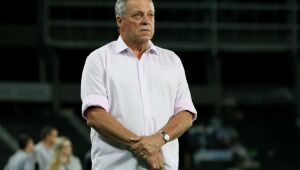 Abel Braga vê Brasil distante do hexa e critica estrangeiro no comando da seleção.