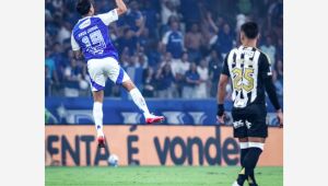 Kaio Jorge marcou duas vezes na vitória do Cruzeiro sobre o rival Atlético-MG.