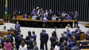 Deputados na sessão do Plenário  Fonte: Agência Câmara de Notícias