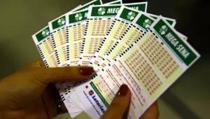 Mega-Sena acumula e prêmio chega a R$ 55 milhões.